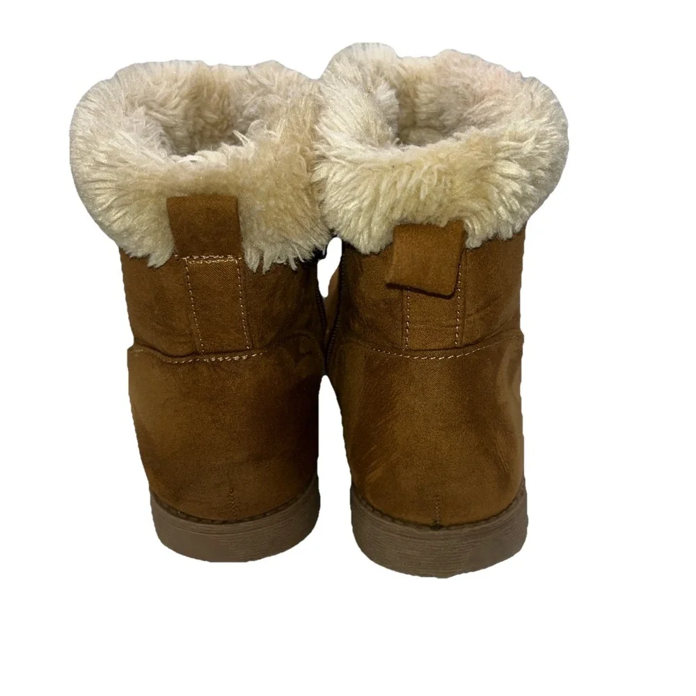 Girls suede, faux fur lined ankle boots, Size 5, Cat & Jack‎